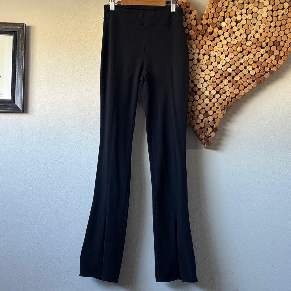 Alo Airbrush High-Waist Flutter Legging in Black size M